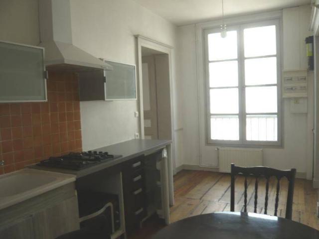 GRAND T3 2 SALLES DE BAINS CENTRE VILLE PERIGUEUX