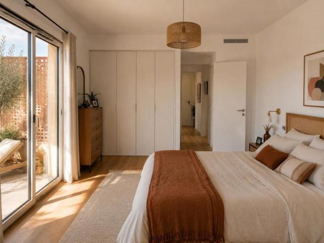 GRAND T3 avec Balcon, Terrasse et Parking Bordeaux CHARTRONS