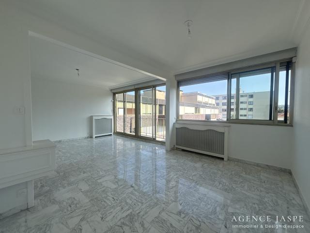 Grand T3 entierement rénové avec balcon et garage