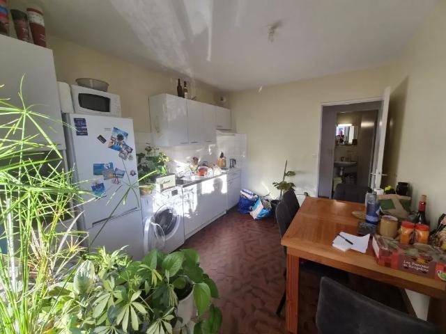 GRAND T1 37 M2, AVEC BALCON, CAVE ET PARKING PRIVATIF