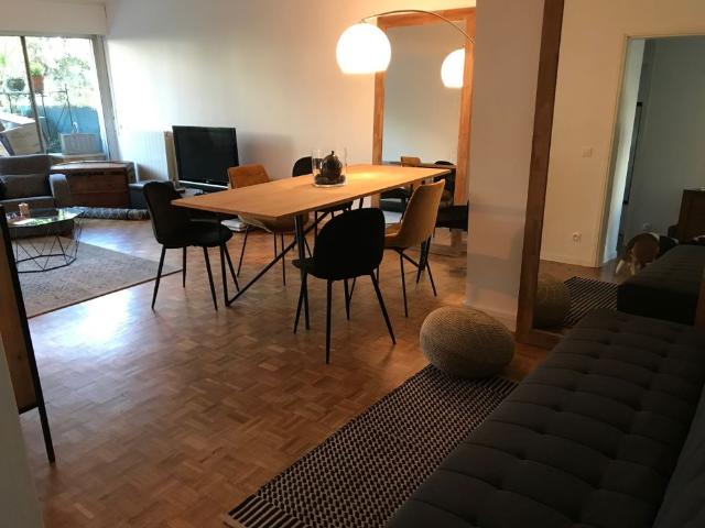 Grand T2 de 63 m² en rez de jardin avec place de parking, à Ste Anne