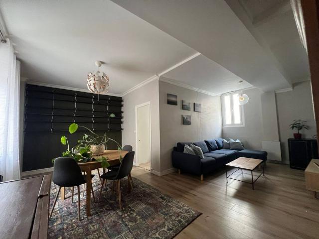 Grand T2 meublé 47 m² rénové – Hypercentre Suresnes – T2 / Ligne L