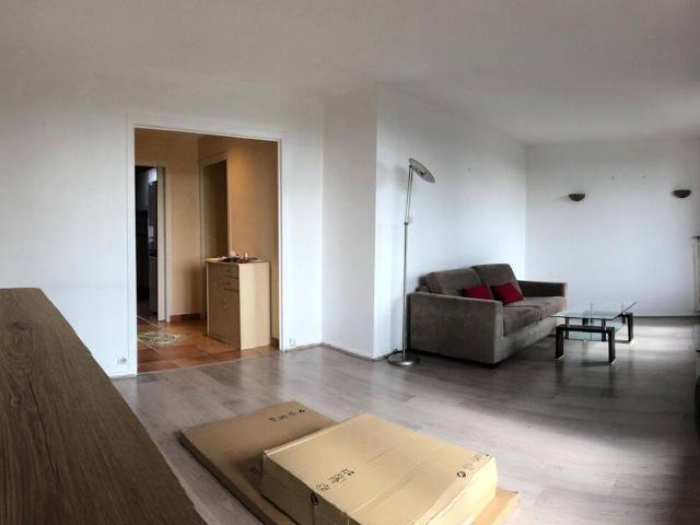 Grand T2 meublé 54m² traversant balcons vue dégagée