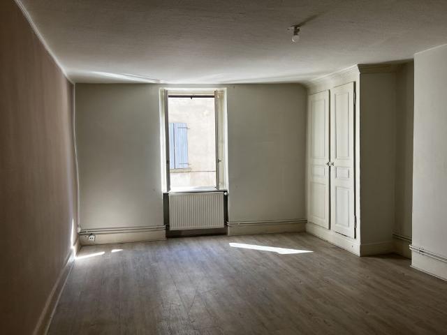 GRAND T2 PROCHE CENTRE VILLE