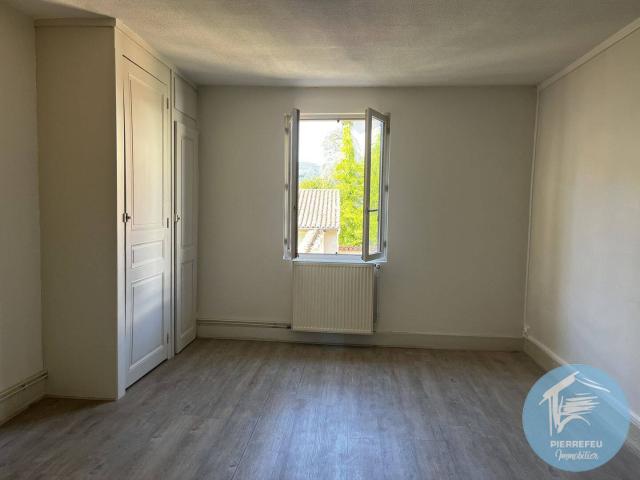 GRAND T2 PROCHE CENTRE VILLE