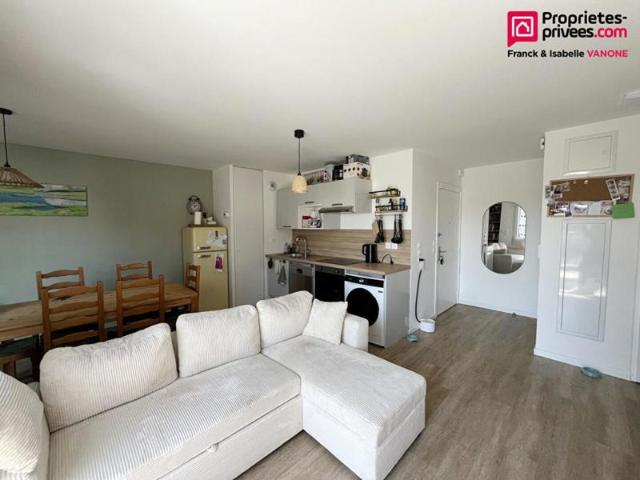 GRAND T2 RECENT Dernier étage 51m² balcon place de parking