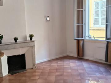 Grand T2 rue Pavillon