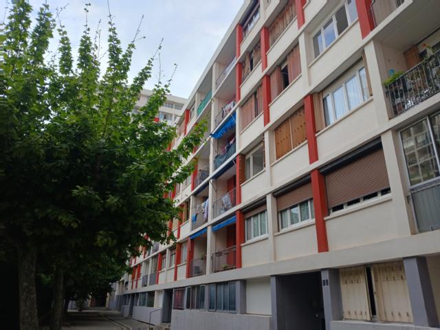 Grand T4 Traversant avec balcon Garage + cave