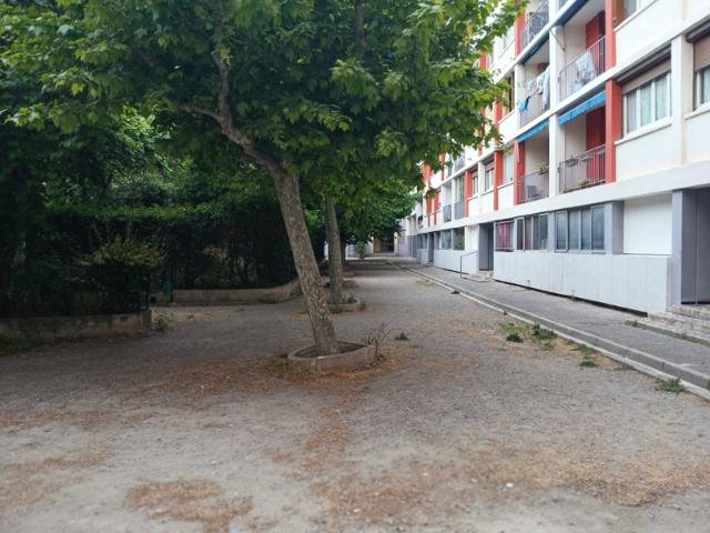 Grand T4 Traversant avec balcon Garage + cave