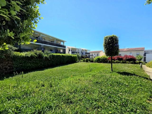 Grand T4 de 78m² en deuxième et dernier étage