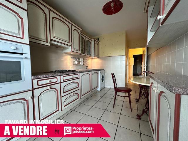 Grand T4 de 100 m² avec deux terrasses et double parking Brive proche centre ville