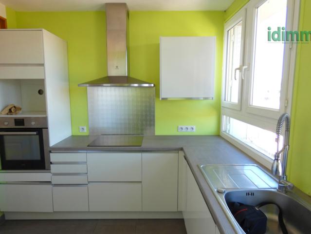 GRAND T4 LUMINEUX VUE DEGAGEE GARAGE
