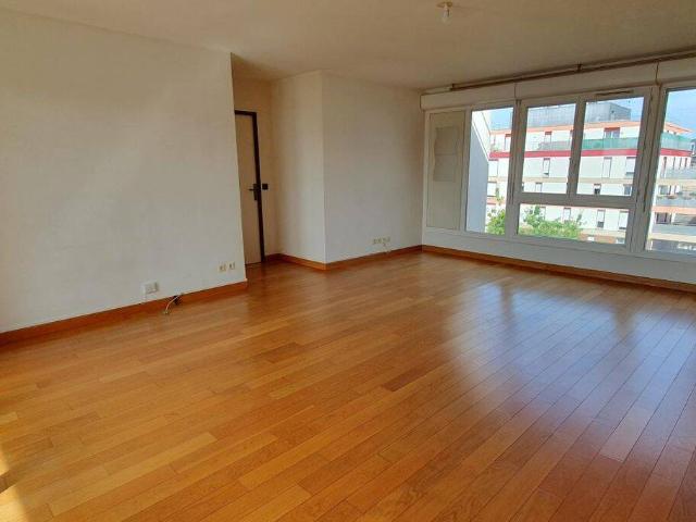 Grand T5, 3 chambres proche gare Nanterre ville