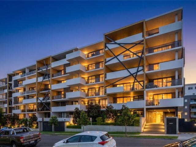 Grand Top Floor Corner Apartment