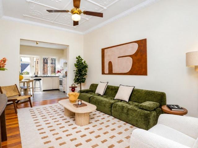 Grand top floor one bed + study/2nd bed character apartment