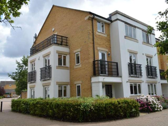Grand Union Way, Kings Langley WD4 5 bed townhouse to rent £2,800 pcm £646 pw