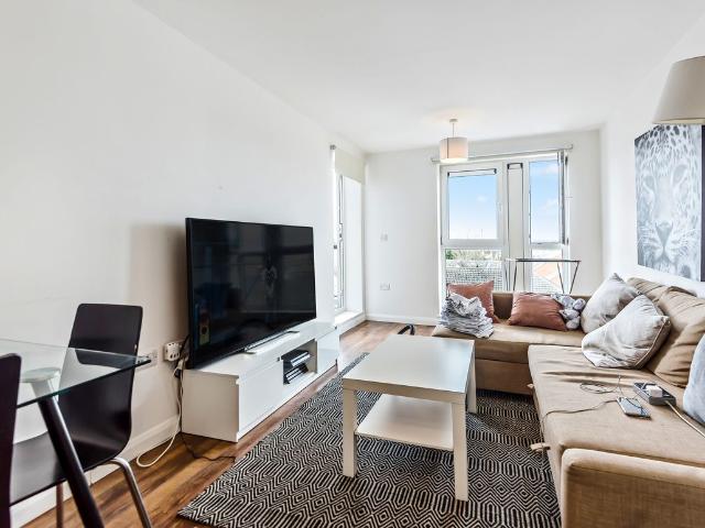 Grand Union House, Stoke Road, Slough SL2, 1 bed flat to rent, £1,200 pcm | PrimeLocation