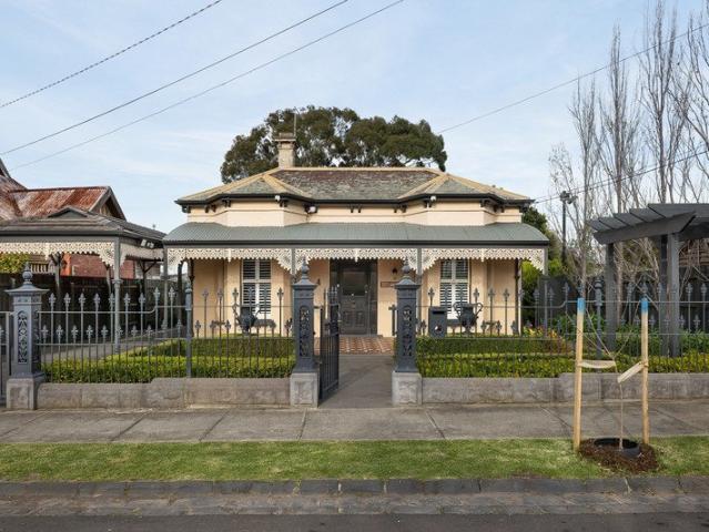 Grand Victorian living in revered Park Street pocket