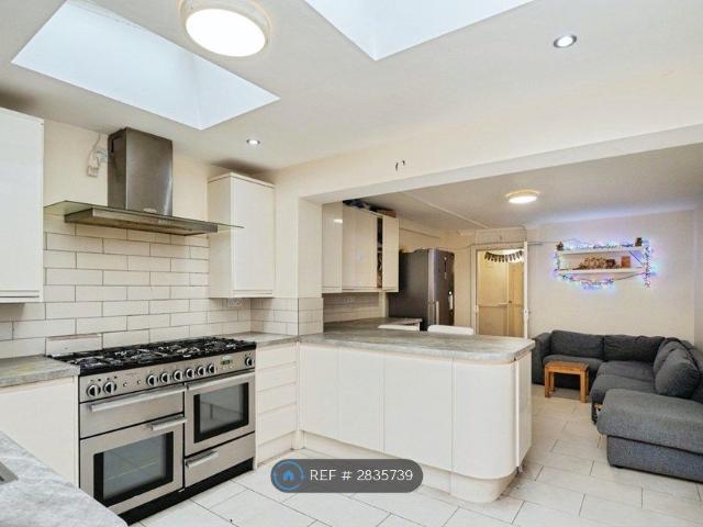 Grand Walk, London E1, 4 bed terraced house to rent, £4,395 pcm | PrimeLocation
