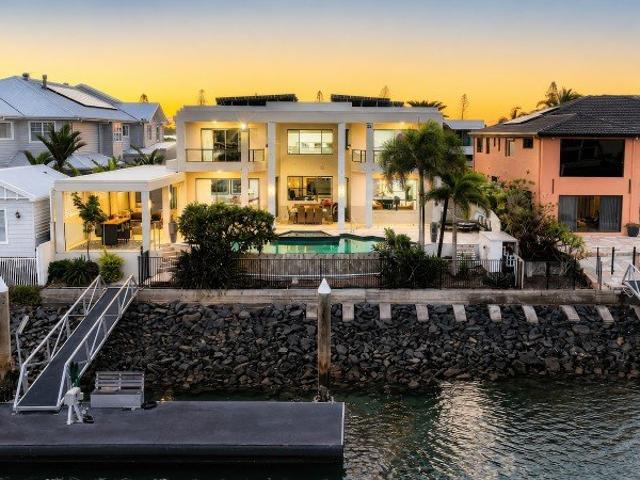 GRAND WATERFRONT MANSION WITH DUAL WATERVIEWS IN ONE OF RABY BAY'S BEST STREET