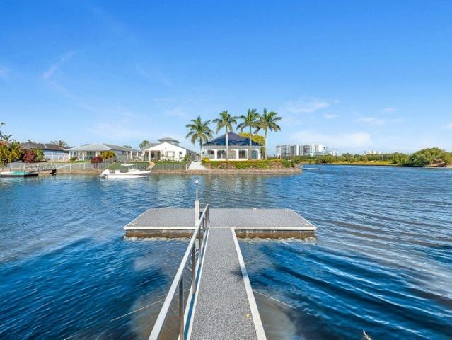 Grand Waterfront Living 18m+ Frontage First time to market in 33 years