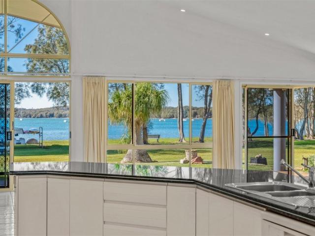 Grand Waterfront Living on an Unrivalled Scale
