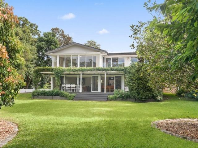 Grand Acreage Living in the Heart of Berry