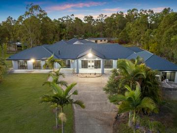 Grand Acreage Living on 6,773m² Luxury, Space & Endless Potential