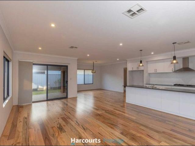 GRAND AND SPACIOUS 4X2 FAMILY HOME WITH THEATRE!