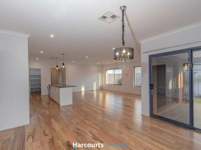 GRAND AND SPACIOUS 4X2 FAMILY HOME WITH THEATRE!