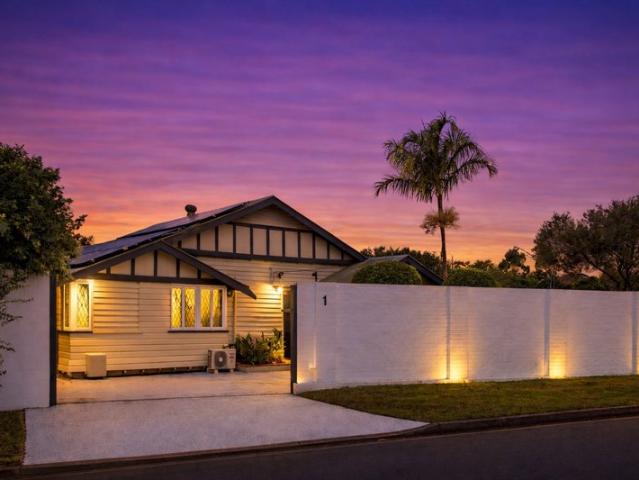 Family Ashgrovian Home with Resort Pool & Tuscan Alfresco Must Sell