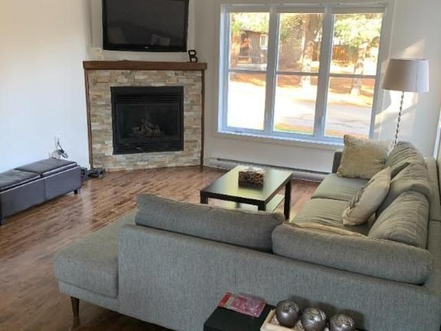 Grand App. 5, 1/2 au chalet a louer a St. Sauveur