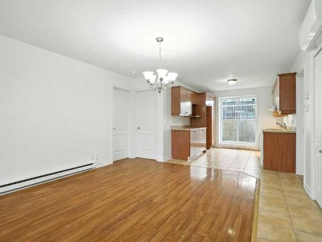 GRAND APPARTEMENT 5 1/2 DE + 1365 PI.CA THERMOPOMPE/BALCON PRIVÉ AU 3E ÉTAGE À LOUER À SAINT RÉMI 1ER JUILLET!