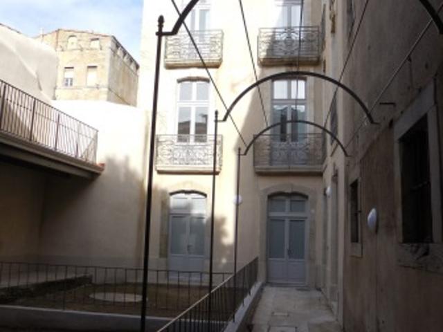 GRAND APPARTEMENT 3 PIECES DE 77 M2 DANS BASTIDE DE CARCASS