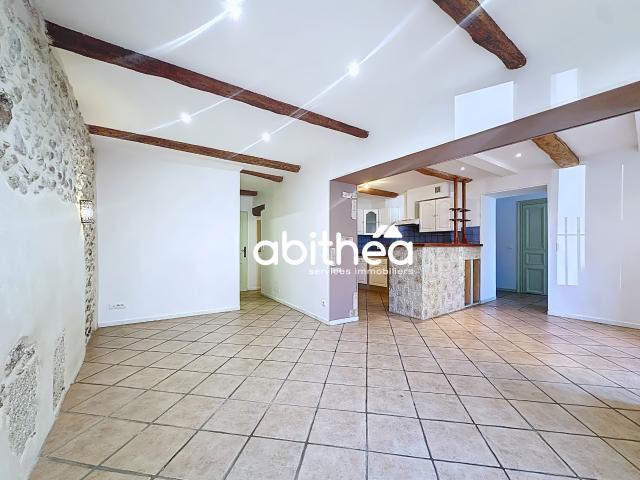 Grand appartement t3 avec beaucoup de charme a lignan sur orb
