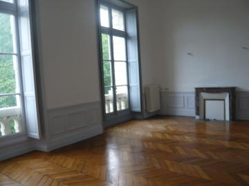 GRAND APPARTEMENT T2 CHATEAU MAGNE
