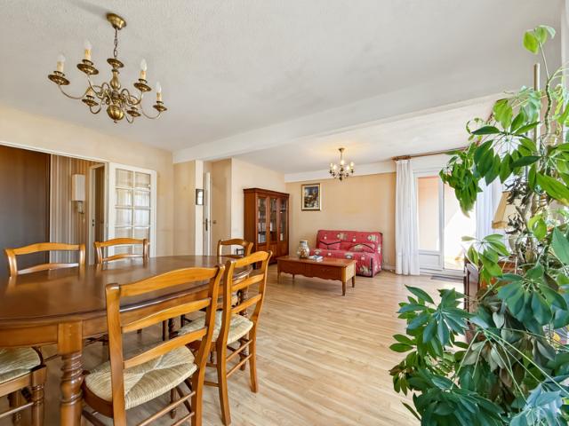Grand appartement traversant de 105 m2 Garage + Parking I