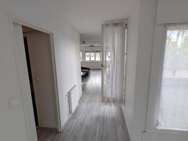 Grand appartement à Evry Courcouronnes Quartier champs Élysées Grand bourd
