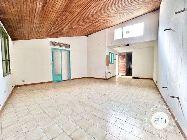 Grand appartement avec potentiel à Palavas les Flots sur canalette