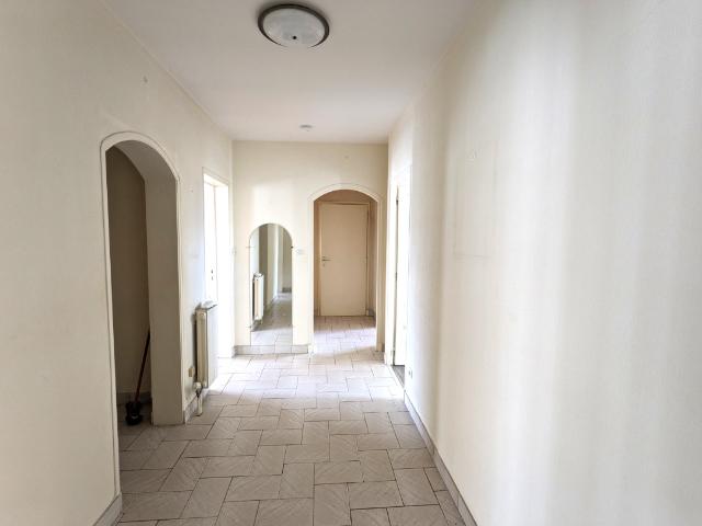 Grand appartement centre ville de Montluçon 03