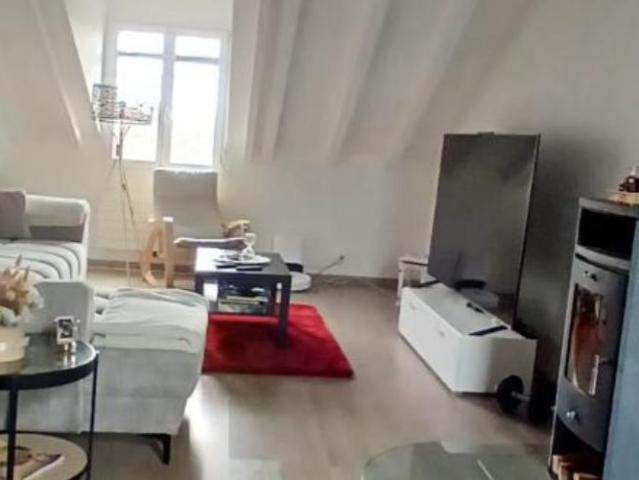 Grand appartement de 4 pièces dans les combles