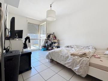 Grand appartement de 5 pces dans villa avec terrasse