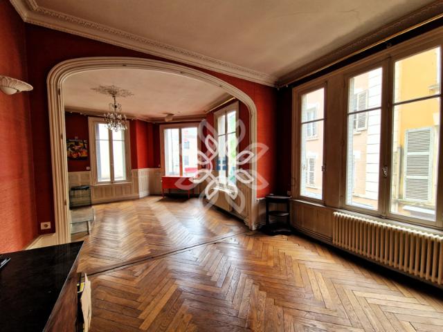 Grand appartement de 169 m2 avec cachet Hyper centre de Br