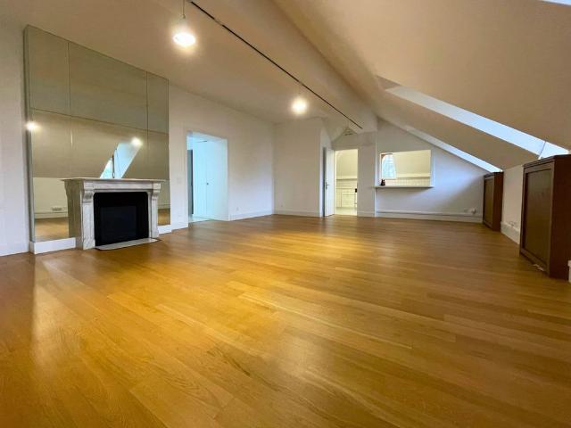 Grand appartement de 3 pièces d'env. 125m2 au 2ème étage