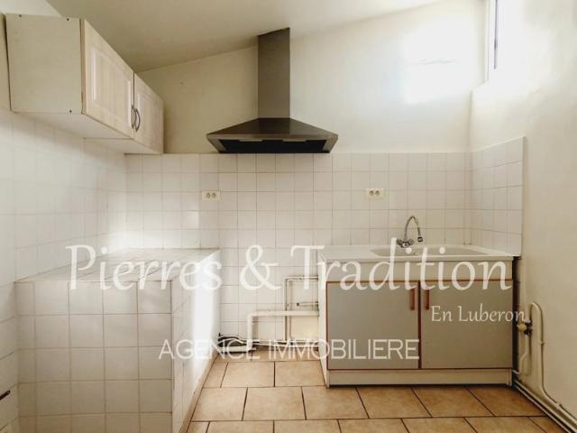 Grand appartement de type T4 à louer dans le centre ville d'Apt