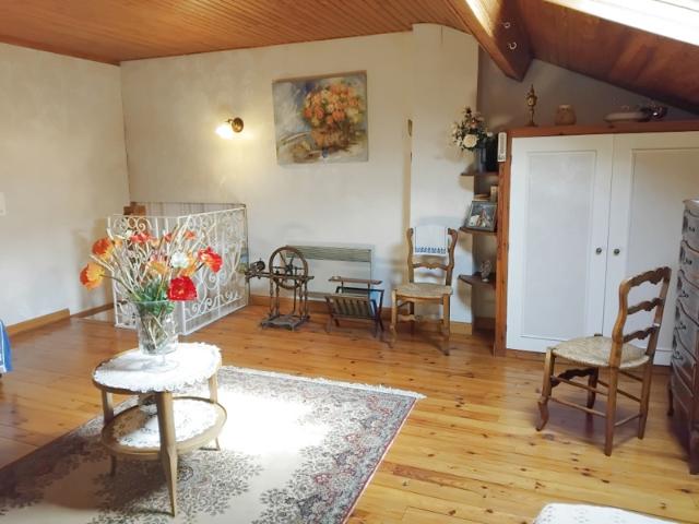 GRAND APPARTEMENT DERNIER ETAGE T4/5 SECTEUR PARADIS AVEC GA