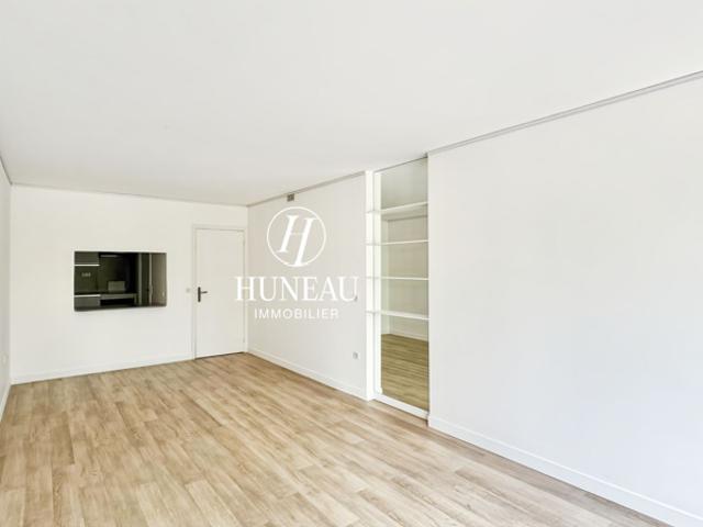GRAND APPARTEMENT DEUX PIÈCES A 5 MINUTES DU METRO PORTE MAI