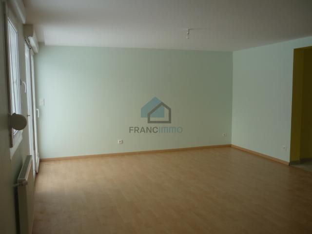 GRAND APPARTEMENT duplex à Charmoille