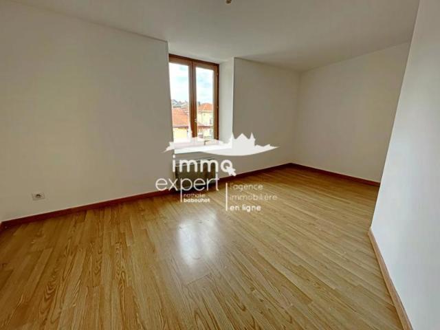 Grand appartement en location à Mirecourt