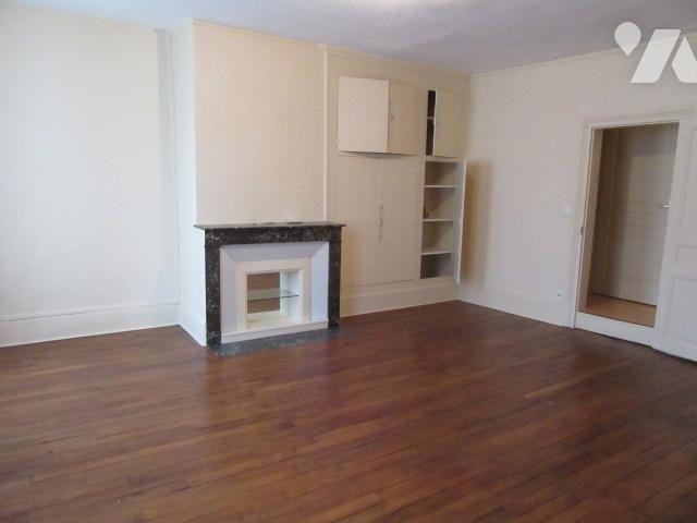 GRAND APPARTEMENT F3 CENTRE VILLE MONTARGIS 92 m2